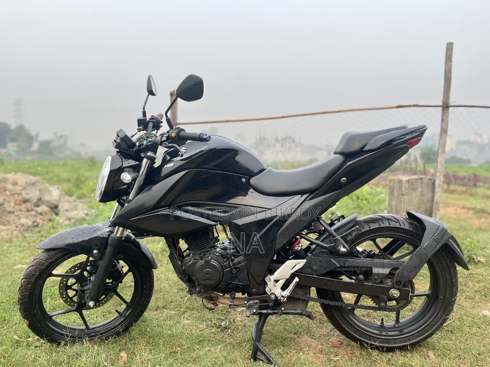 নতুন সুজুকি জিক্সার ২০২৪ কালো