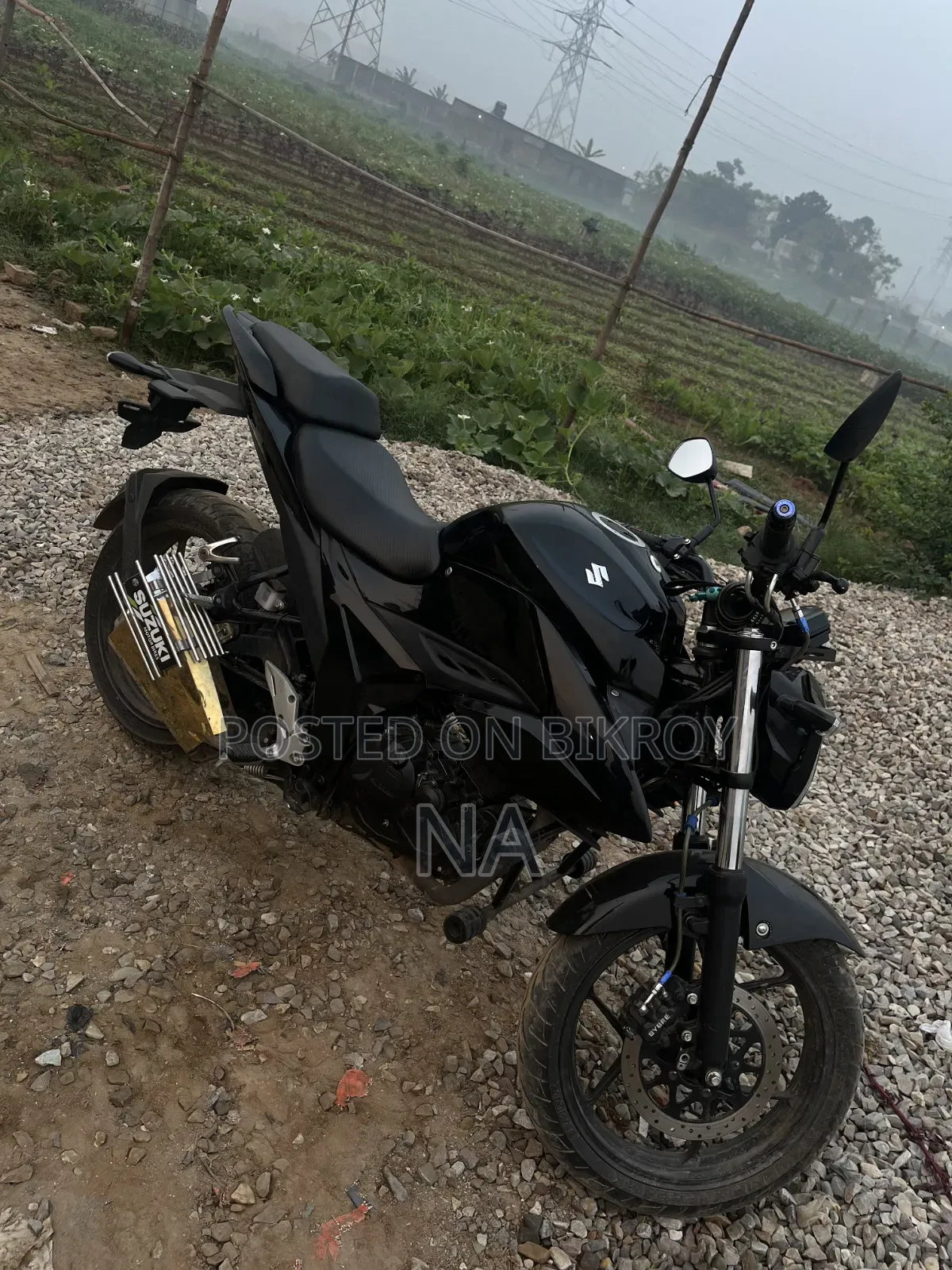 নতুন সুজুকি জিক্সার ২০২৪ কালো