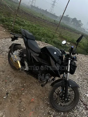 নতুন সুজুকি জিক্সার ২০২৪ কালো