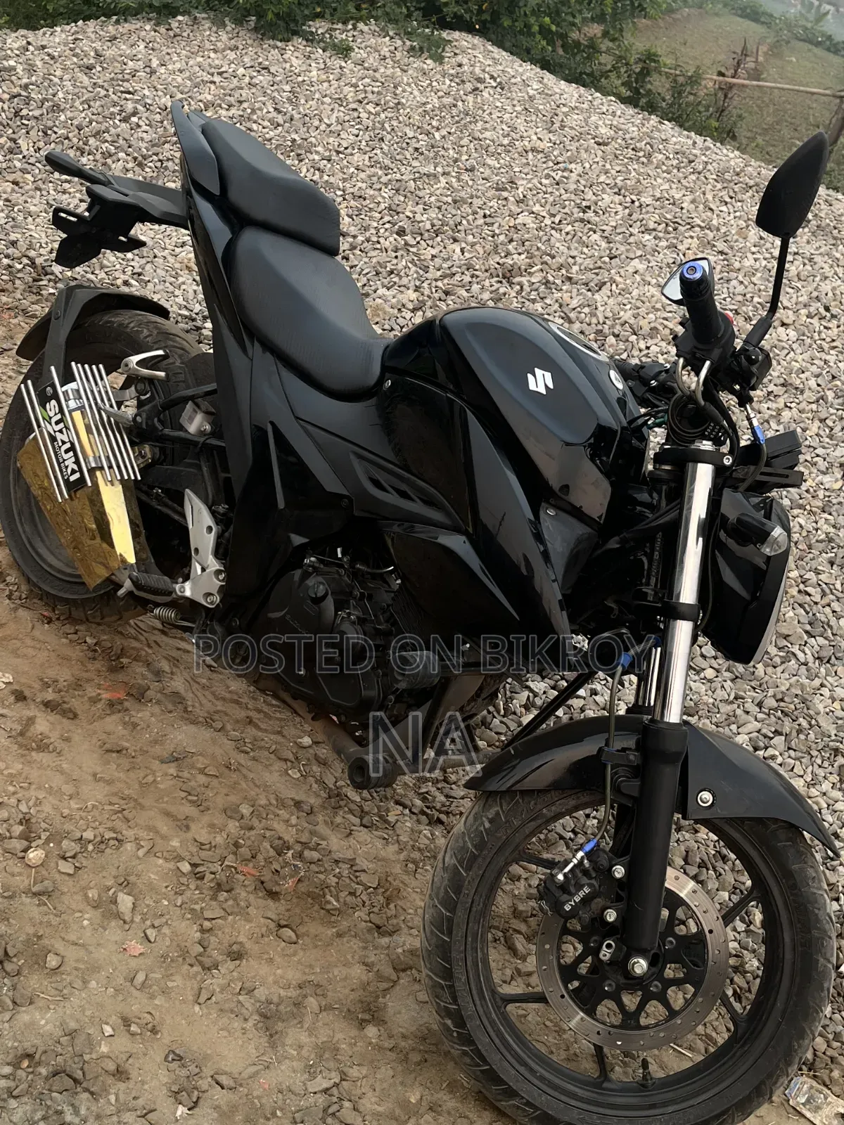নতুন সুজুকি জিক্সার ২০২৪ কালো