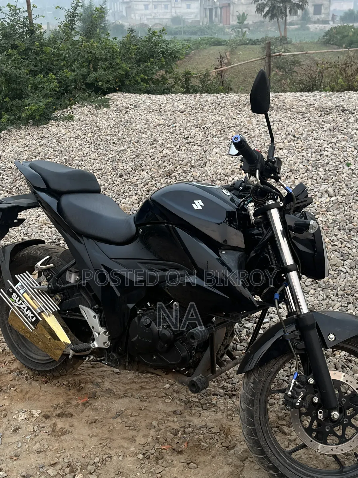 নতুন সুজুকি জিক্সার ২০২৪ কালো