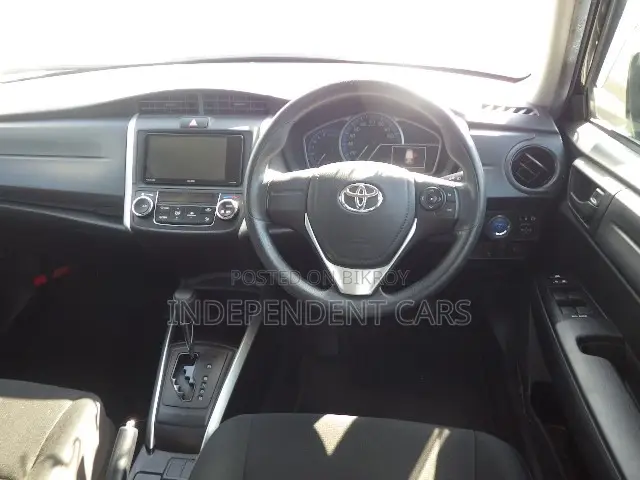 Toyota Corolla Fielder 1.5 Hybrid Front-Wheel Drive 2021 Black