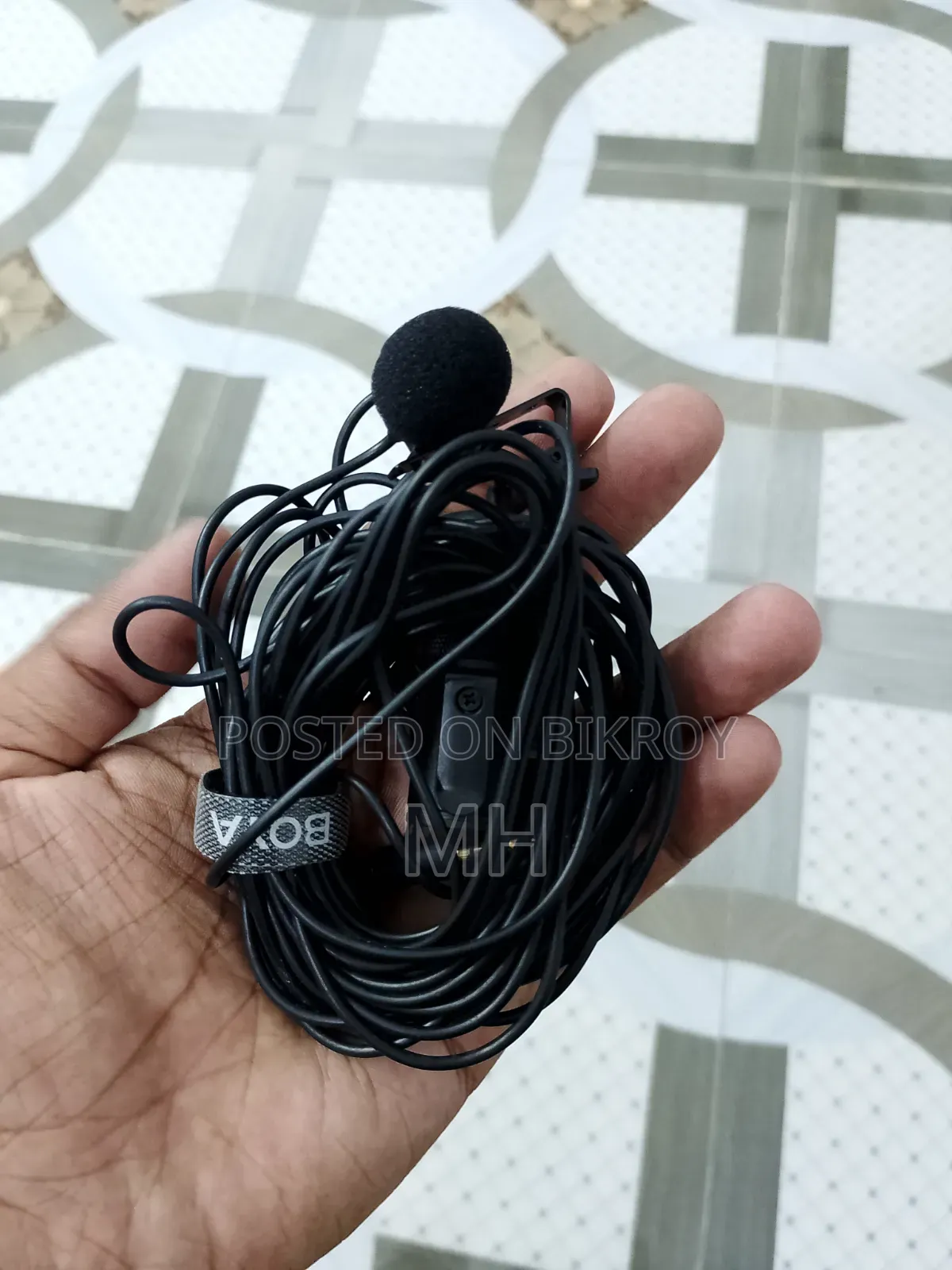 ওয়্যার্ড মাইক্রোফোন