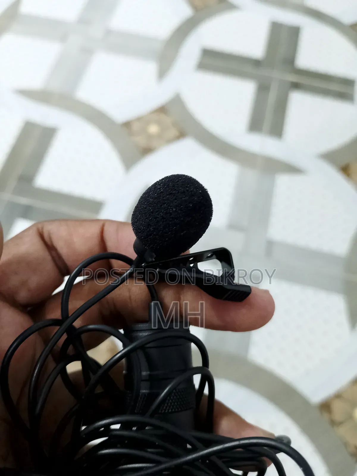 ওয়্যার্ড মাইক্রোফোন