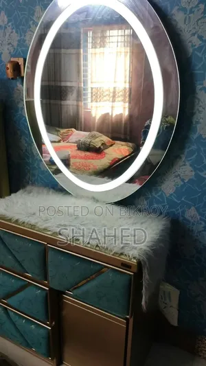 ভিন্টেজ ড্রেসিং টেবিল