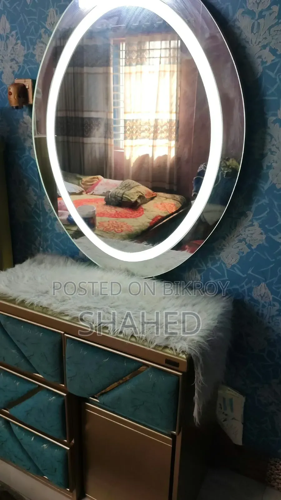 ভিন্টেজ ড্রেসিং টেবিল