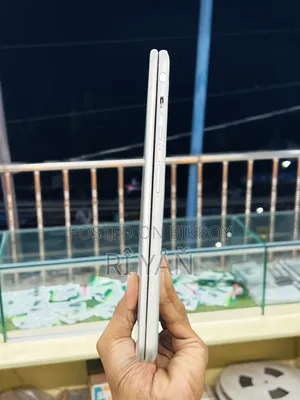 ল্যাপটপ স্যামসাং ক্রোমবুক প্লাস ৪জিবি ইন্টেল সেলেরন ইএমএমসি ৩২জিবি