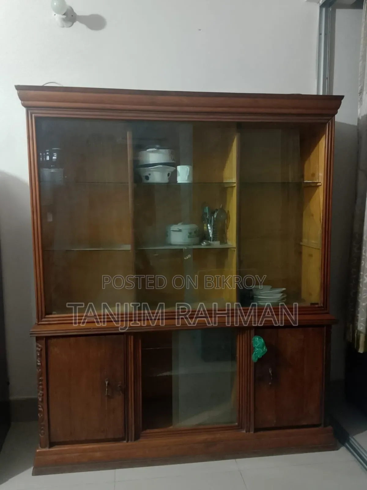 থ্রি পার্ট পিওর উডেন শোকেস