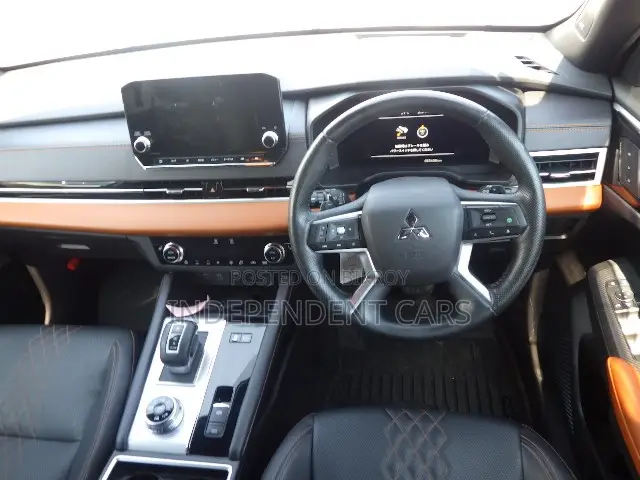 Mitsubishi Outlander 2.4 Plug-In Hybrid All-Wheel Drive 2023 Pearl