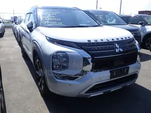 Mitsubishi Outlander 2.4 Plug-In Hybrid All-Wheel Drive 2023 Pearl