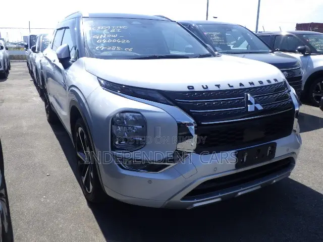 Mitsubishi Outlander 2.4 Plug-In Hybrid All-Wheel Drive 2023 Pearl