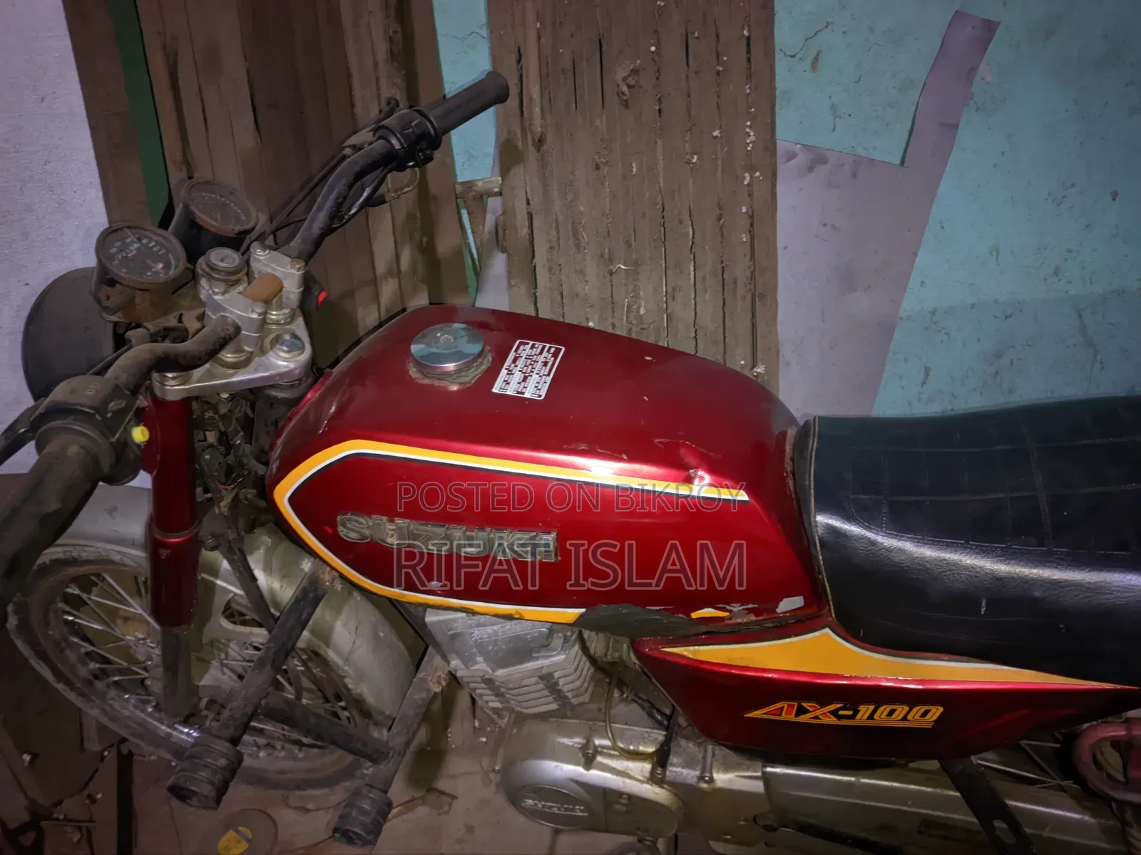 সুজুকি ২০০০ লাল