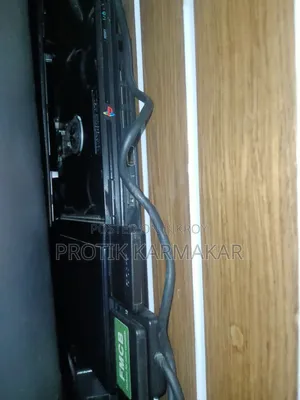 মডেড পিএস২ দুটি কন্ট্রোলার এবং গেম লোড করা সহ