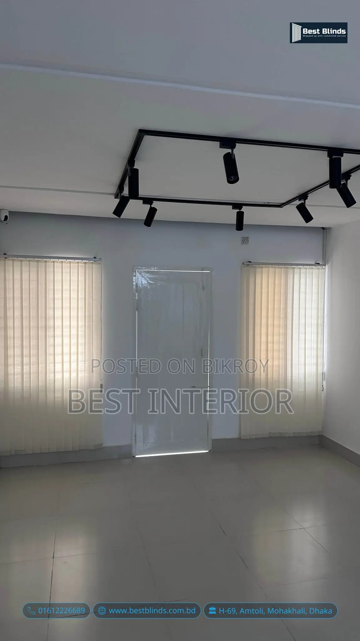 অফিস জানালার জন্য ভার্টিকাল ব্লাইন্ডস — পরিষ্কার, পেশাদারি লুক।