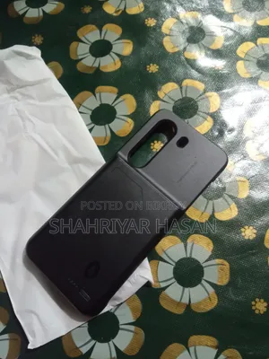 মোবাইলের পাওয়ারব্যাংক. ( কভারের সঙ্গে পাওয়ারব্যাংক যুক্ত )