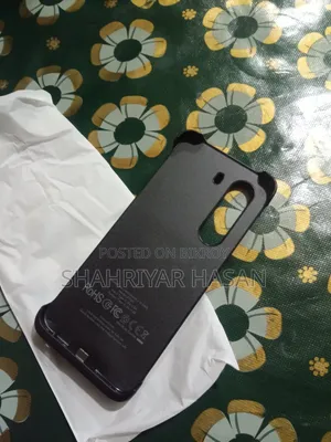 মোবাইলের পাওয়ারব্যাংক. ( কভারের সঙ্গে পাওয়ারব্যাংক যুক্ত )