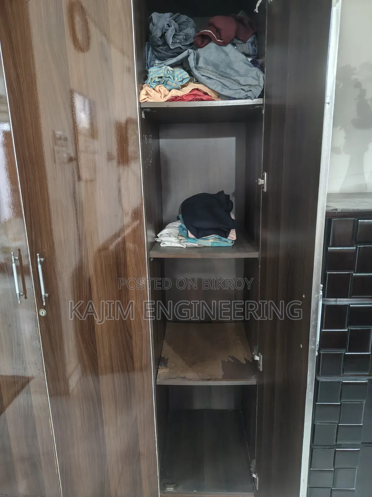 পুরনো আলমারি বিক্রি