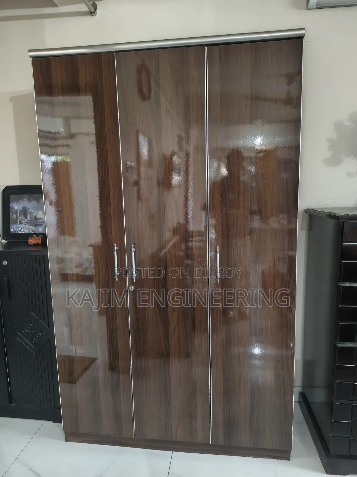 পুরনো আলমারি বিক্রি
