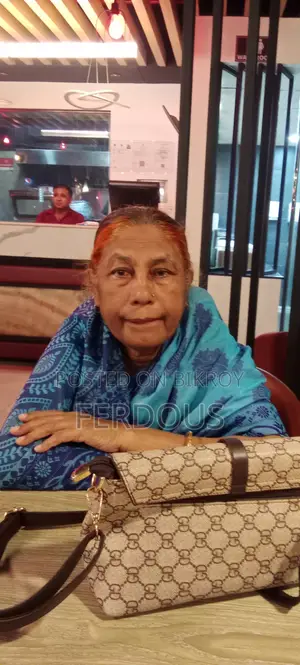 বয়স্ক মানুষের সাথে থাকার জন্য একজন গৃহকর্মী প্রয়োজন