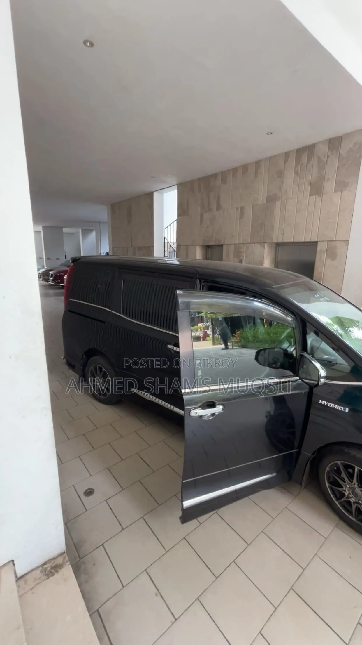 Toyota Esquire 1.8 Front-Wheel Drive Hybrid (7-seater) 2017 Black