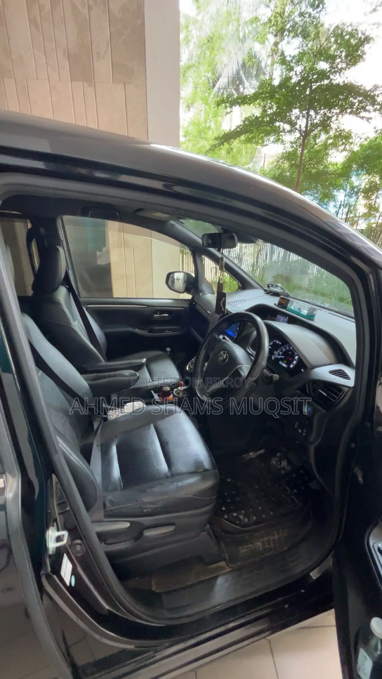 Toyota Esquire 1.8 Front-Wheel Drive Hybrid (7-seater) 2017 Black