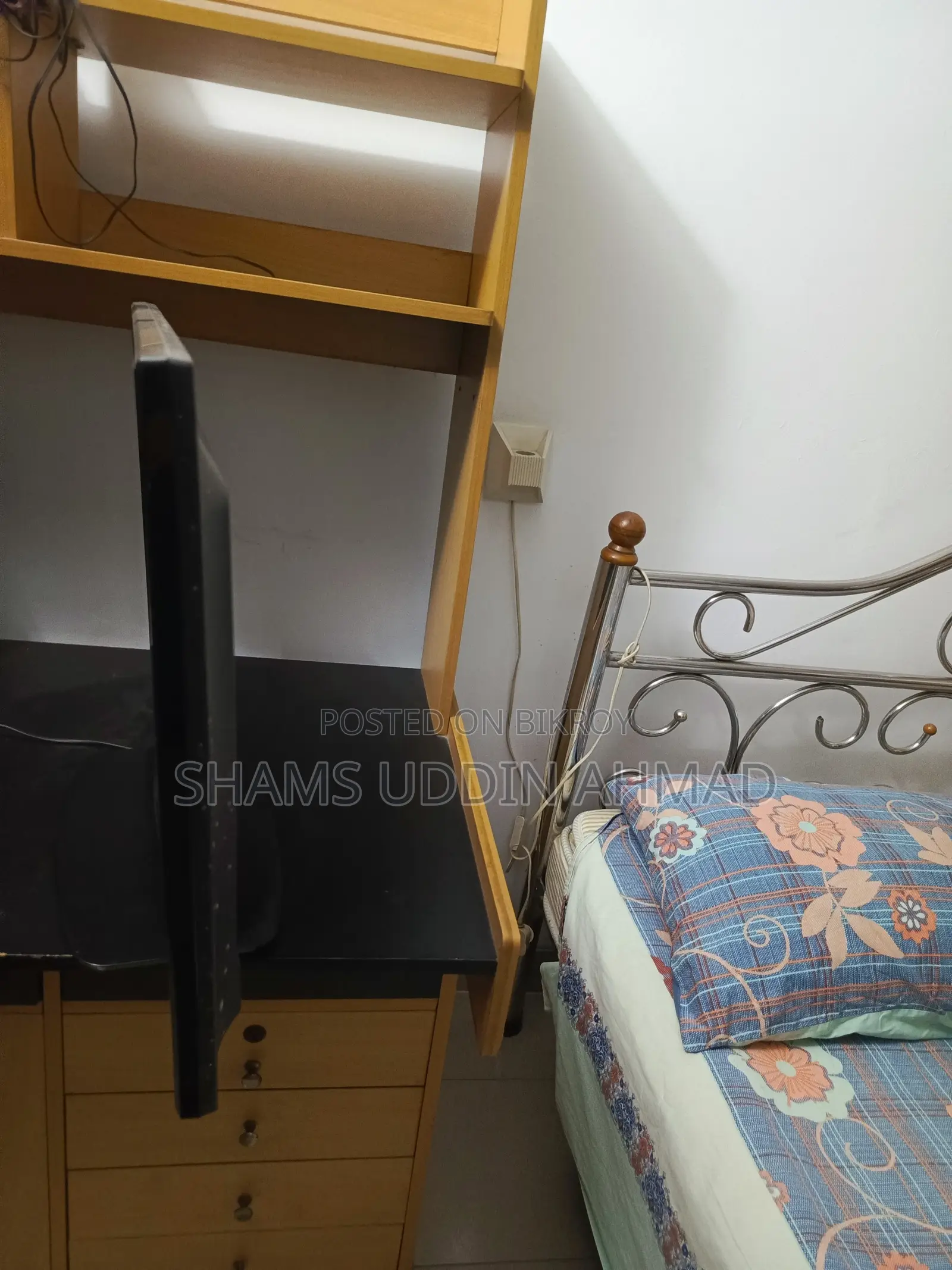 32-Inch LED Television Set for Sell
