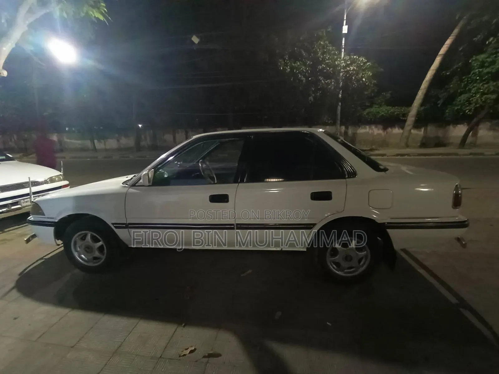 টয়োটা করোলা ১৯৯০ সাদা