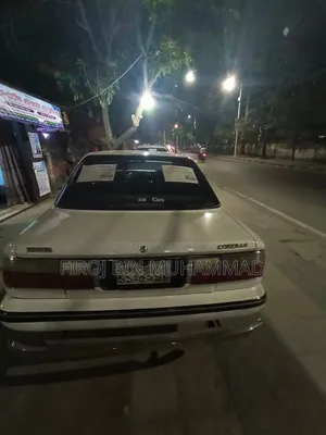 টয়োটা করোলা ১৯৯০ সাদা