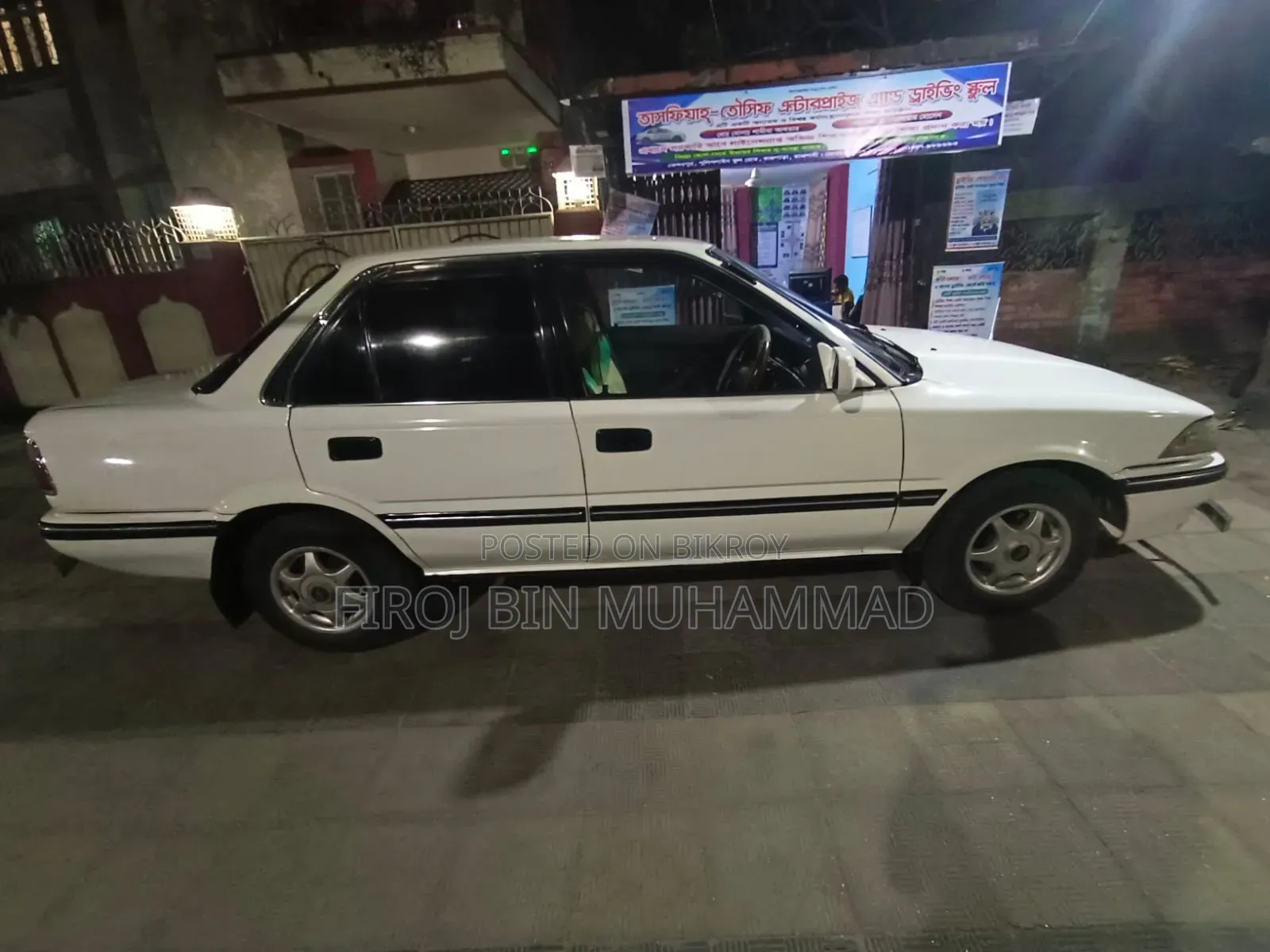 টয়োটা করোলা ১৯৯০ সাদা
