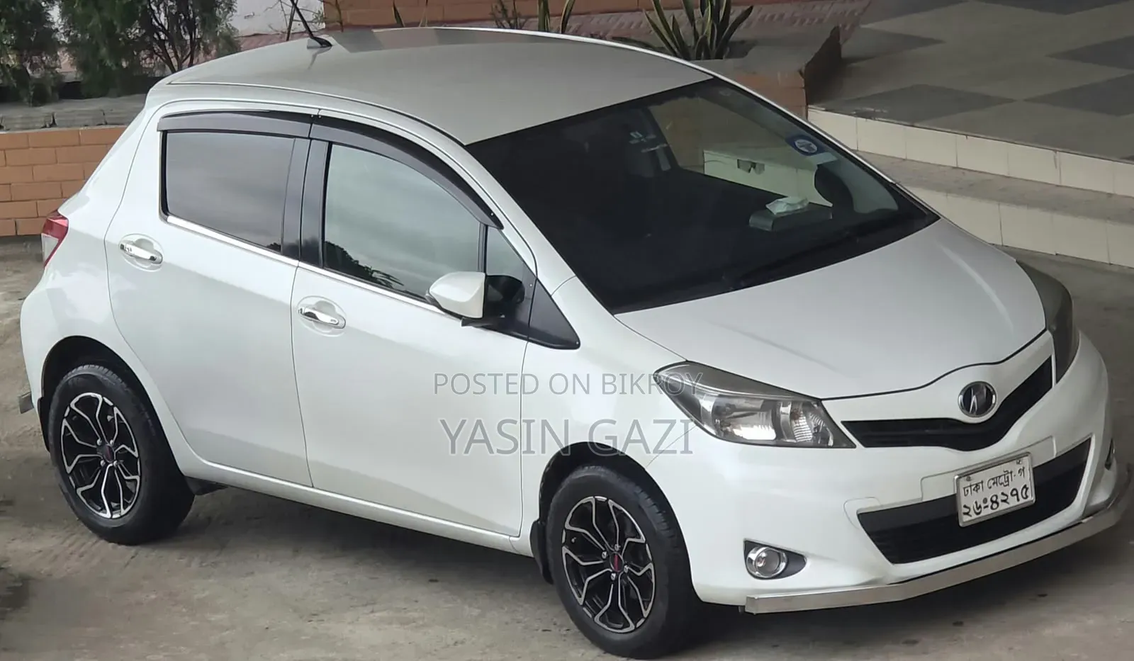 Toyota Vitz 2011 Pearl