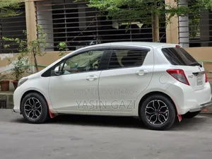 Toyota Vitz 2011 Pearl