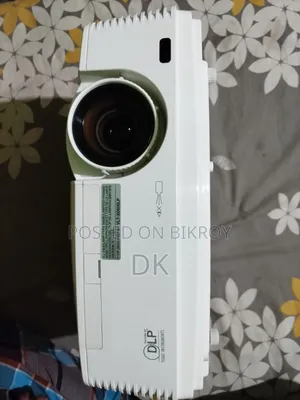 ডিএলপি মিতসুবিশি এক্সডি ৬০০ইউ প্রজেক্টর