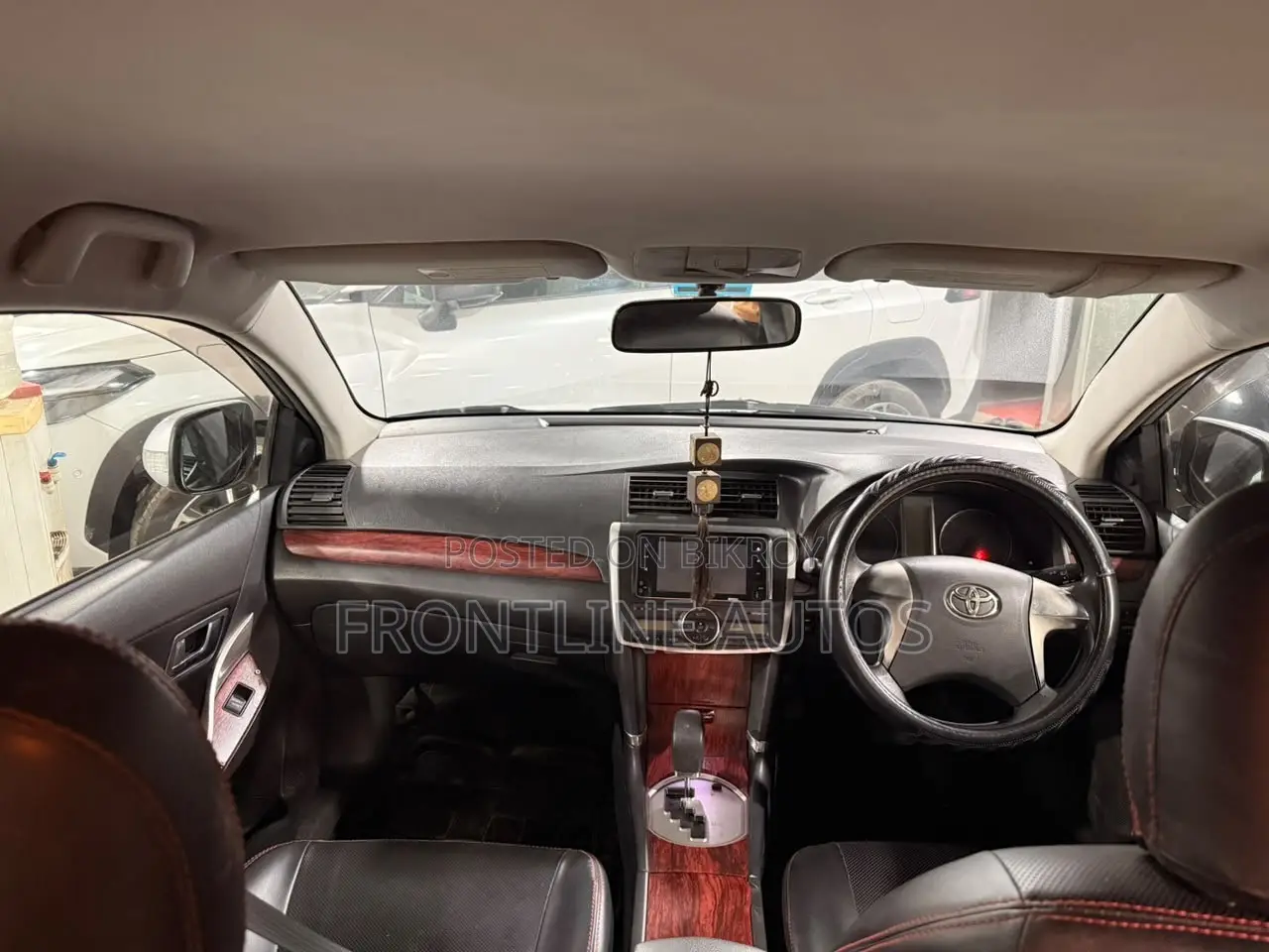 টয়োটা অ্যালিওন ২০১১ রুপালি