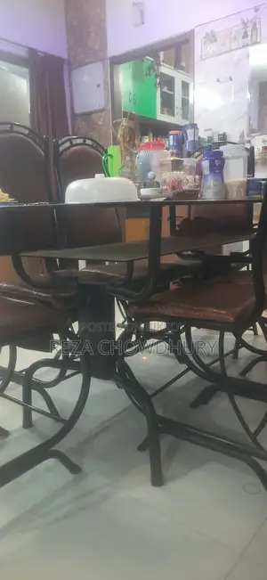 ডাইনিং টেবিল