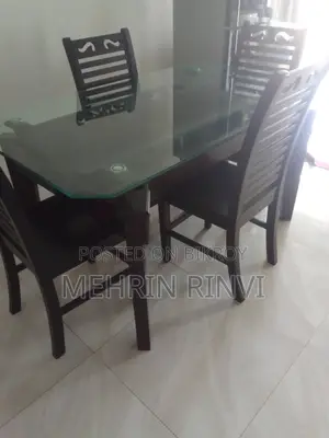 ৪টি চেয়ার সহ ডাইনিং টেবিল