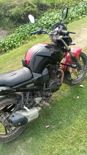 ইয়ামাহা এফজেড-এক্স ২০১৩ কালো