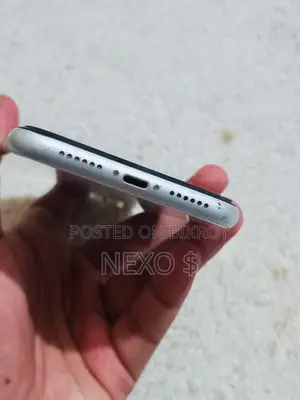 Apple iPhone XR 64 GB White