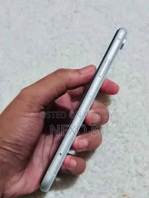 Apple iPhone XR 64 GB White