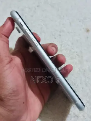 Apple iPhone XR 64 GB White