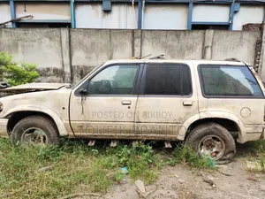 ফোর্ড এক্সপ্লোরার লিমিটেড ৪x৪ ১৯৯৭ হোয়াইট