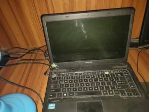 Laptop Toshiba Satellite A500 4GB Intel Core i3 SSD 128GB