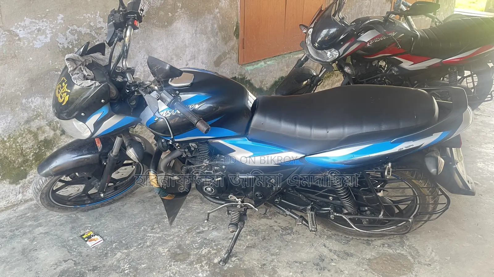 বাজাজ ডিসকভার ১২৫ ২০২১ নীল