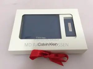 কেলভিন ক্লেইন এমব্লেম লোগো বাইফোল্ড ওয়ালেট উইথ মানি ক্লিপ সেট