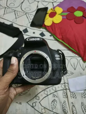 ক্যানন ১২০০ডি