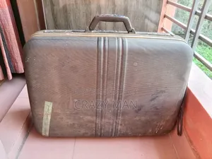 An old briefcase will be sold