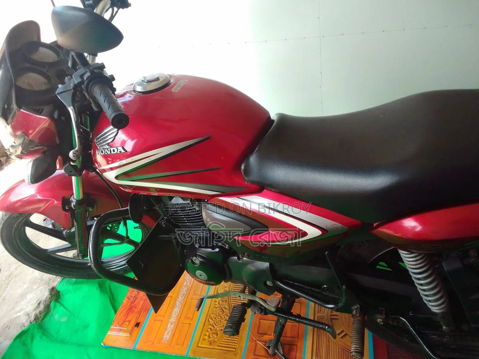 Honda CB 2016 Red