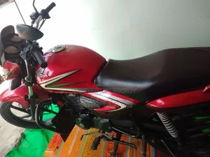 Honda CB 2016 Red