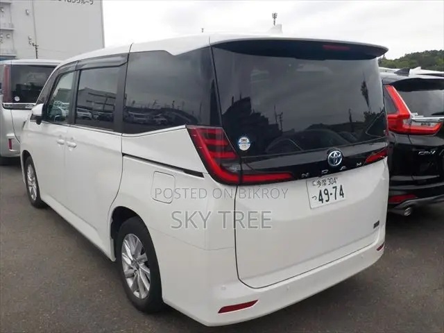 Toyota Noah 2022 Pearl