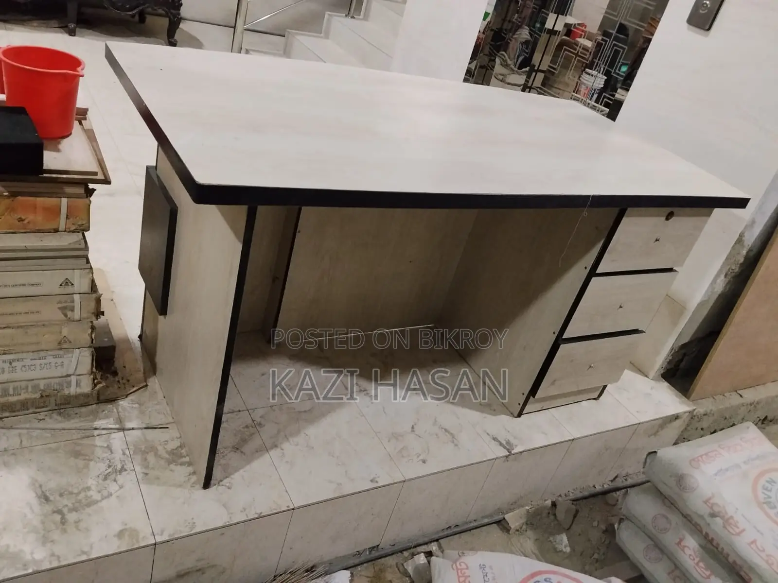 এক্সিকিউটিভ টেবিল
