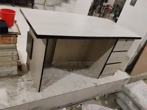 এক্সিকিউটিভ টেবিল